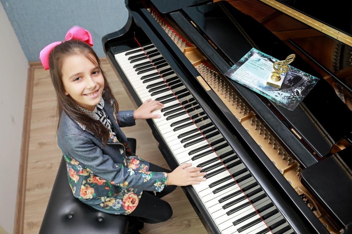 M&uuml;ziğin altın &ccedil;ocuğu &Ccedil;ınara pandemide de &ouml;d&uuml;l kazandı