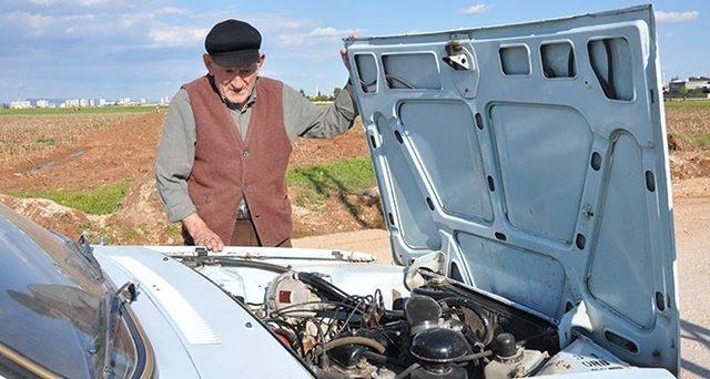 48 yıldır gözü gibi baktığı otomobili ile tanınmıştı, korona virüse yenik düştü