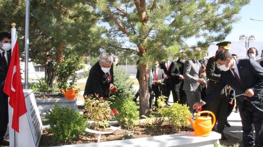 30 Ağustos zaferi &ccedil;elenk sunma t&ouml;reniyle kutlandı