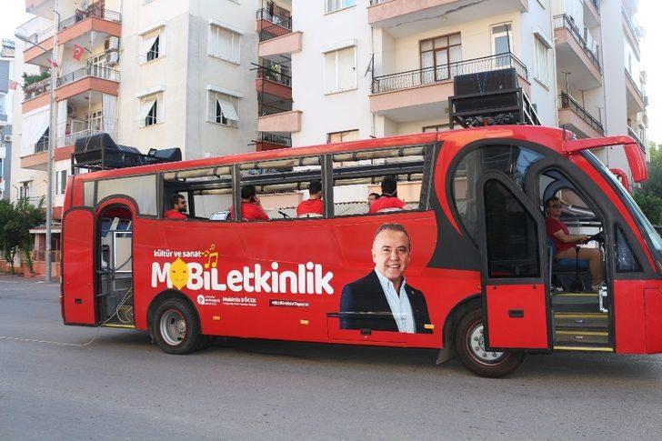 Antalya’da mobil otobüslerle Zafer Bayramı konserleri sürüyor G3