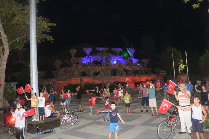 Antalya’da mobil otobüslerle Zafer Bayramı konserleri sürüyor G5