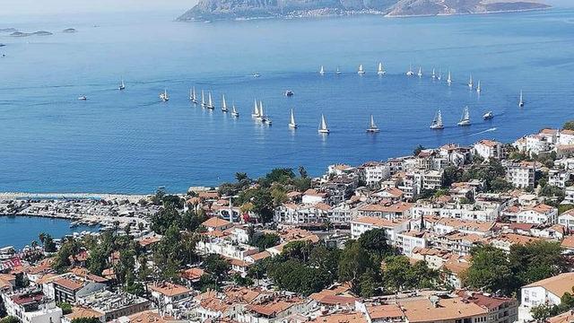 Sosyal medyadan haberleştiler, Meis Adası karşısında teknelerle 30 Ağustos'u kutladılar