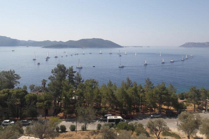 Sosyal medyadan haberleştiler, Meis Adası karşısında teknelerle 30 Ağustos'u kutladılar G2