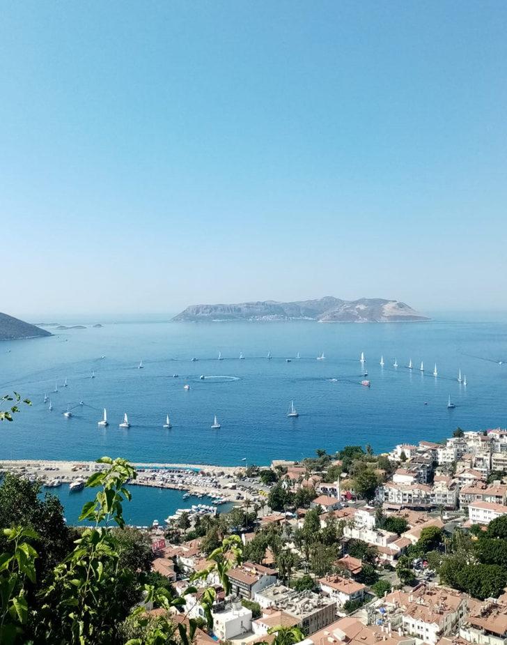 Sosyal medyadan haberleştiler, Meis Adası karşısında teknelerle 30 Ağustos'u kutladılar G4