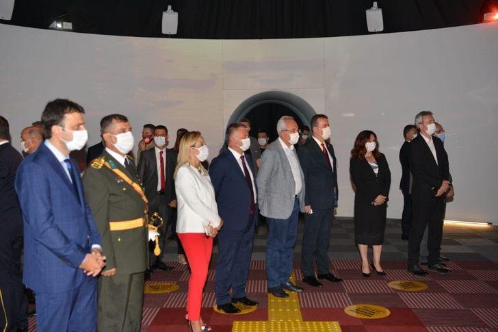 Vali Yazıcı, Dijital Gösterim Merkezini ziyaret etti G1