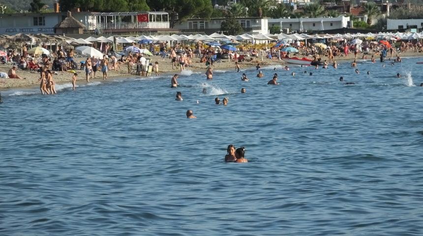 Burhaniye’de termometreler 40 dereceyi gösterdi, sahiller doldu