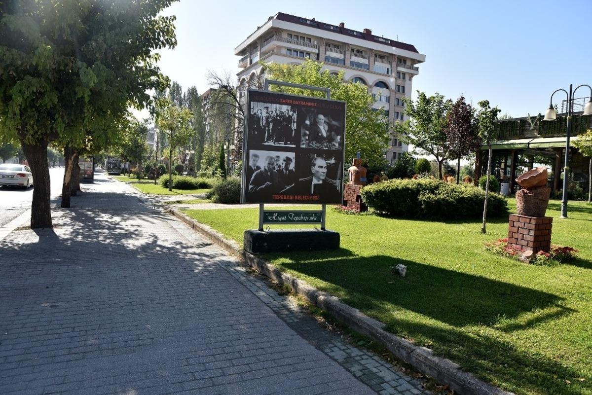 Kent Atat&uuml;rk fotoğrafları ile donatıldı