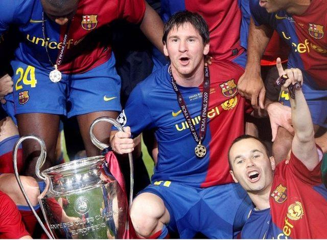 Messi, 2009'da Şampiyonlar Ligi şampiyonluğunu kutluyor