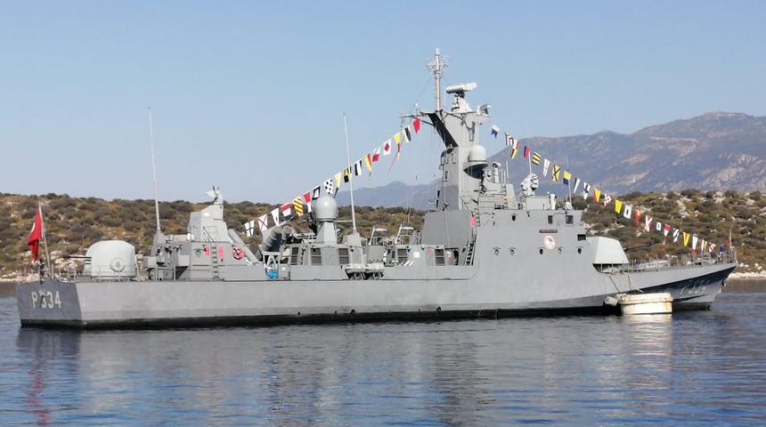 Türk savaş gemilerinin Kaş'taki bekleyişi sürüyor