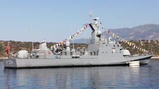 Türk savaş gemilerinin Kaş'taki bekleyişi sürüyor