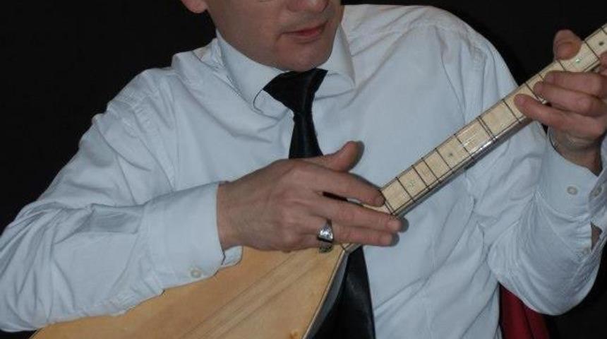 &Uuml;nal Karaman tarafından yazılan t&uuml;rk&uuml; milyonlara hitap ediyor