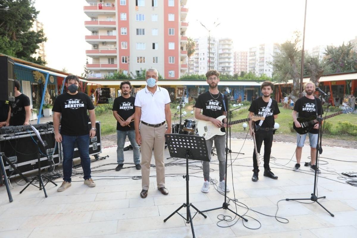 Mezitli Sanat &Ccedil;arşısında Rock Denetim konseri