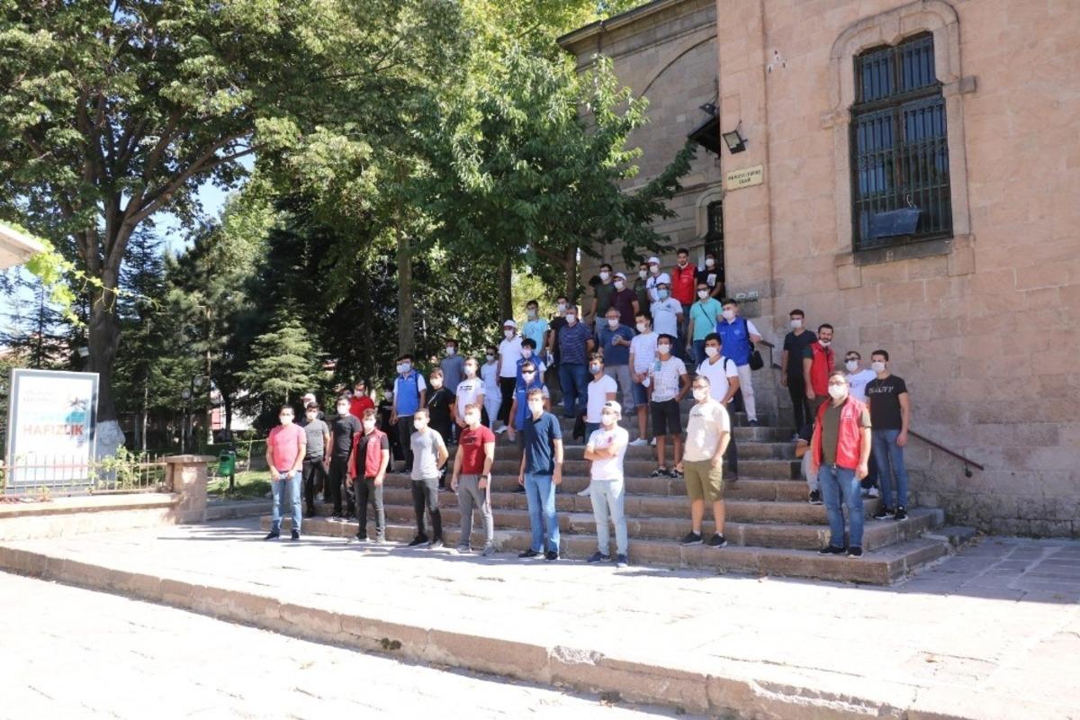 7 kentten 350 gen&ccedil; Afyonkarahisar&rsquo;ı gezdi