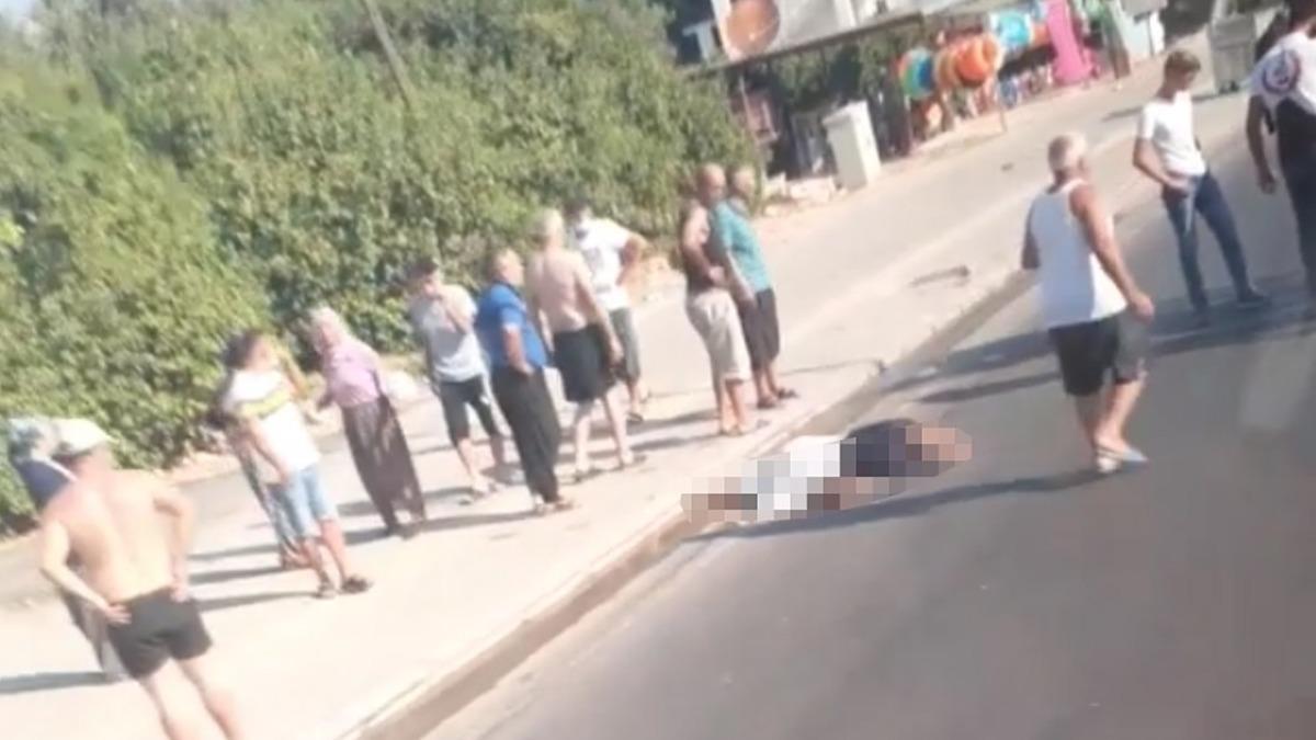 Motosikletin &ccedil;arptığı yaya hayatını kaybetti