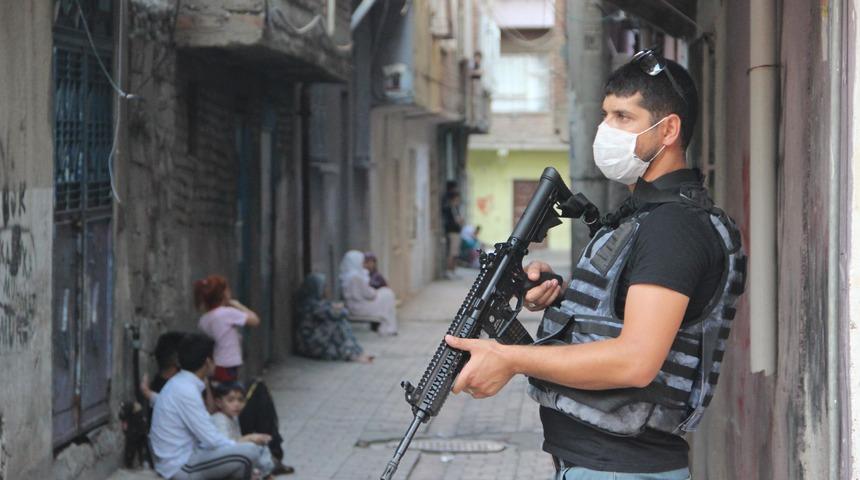 Diyarbakır'da tabancasını temizlerken kendisini vuran gen&ccedil; &ouml;ld&uuml;