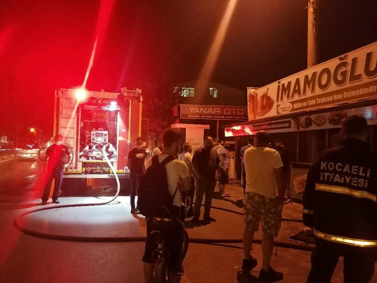 İş yerinin mutfağında &ccedil;ıkan yangın korkuttu