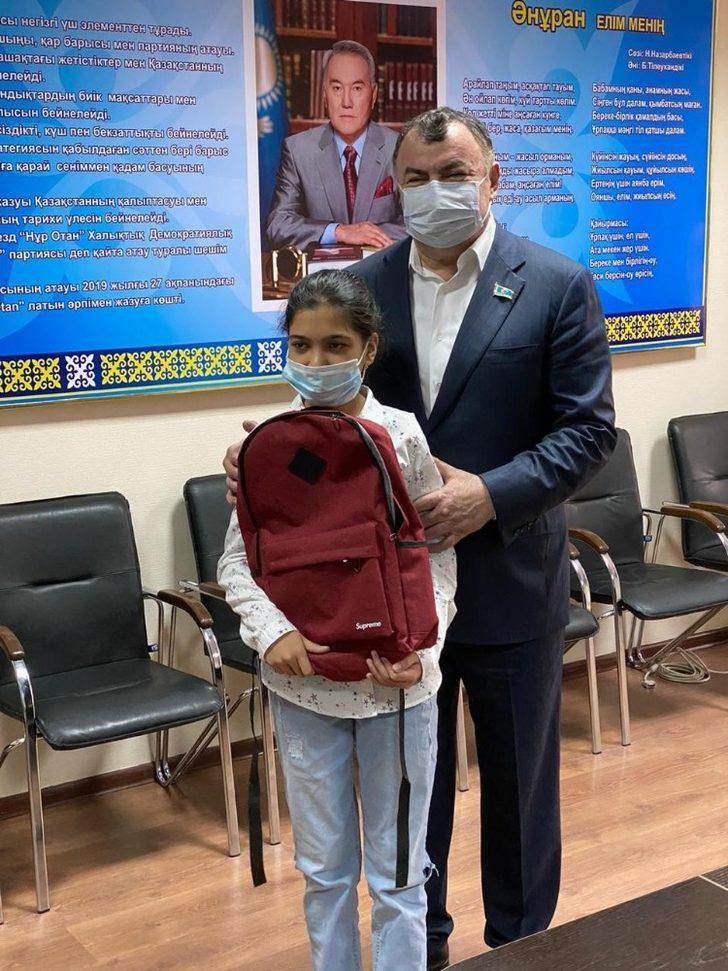 Başkan Kassanov 30 çocuğu sevindirdi G3