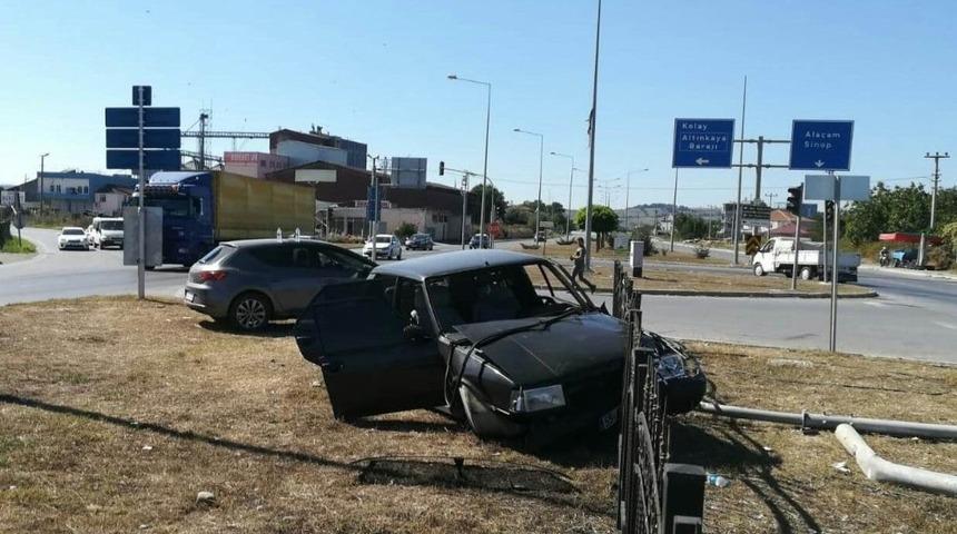 Samsun&rsquo;da iki otomobil &ccedil;arpıştı: 8 yaralı