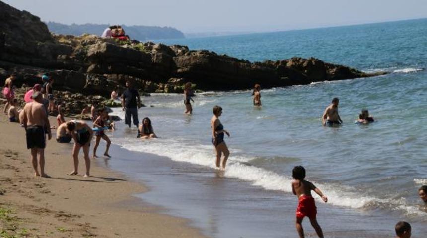 Ankara ile İstanbul'un arasında! Akçakoca'ya tatilci akını