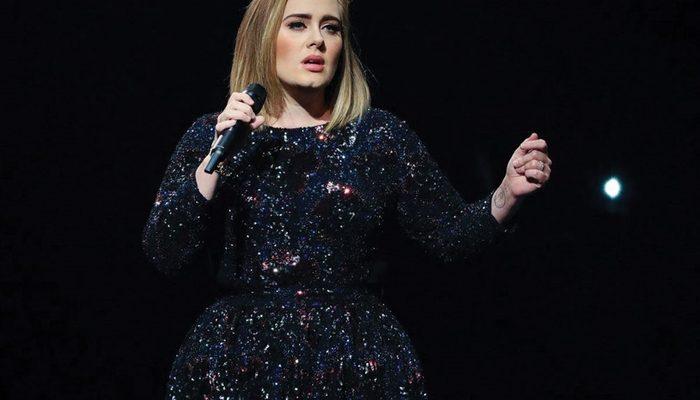 Adele'den tartışma yaratan bikinili fotoğraf