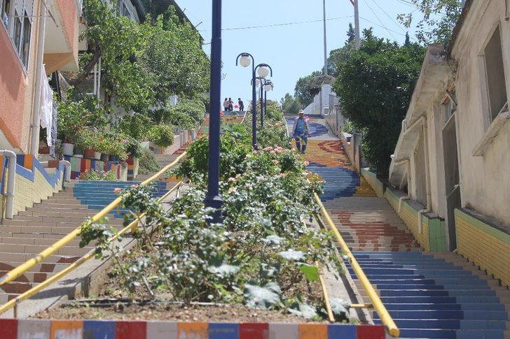 Yenipazar’ı renklendiren merdivenler, dikkat çekiyor G1