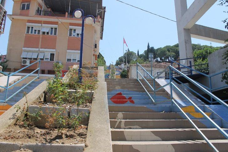 Yenipazar’ı renklendiren merdivenler, dikkat çekiyor G2