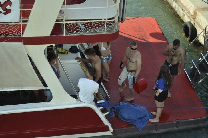 Marmaris’te caretta kamlumbağasının yardımına tur teknesi koştu G3