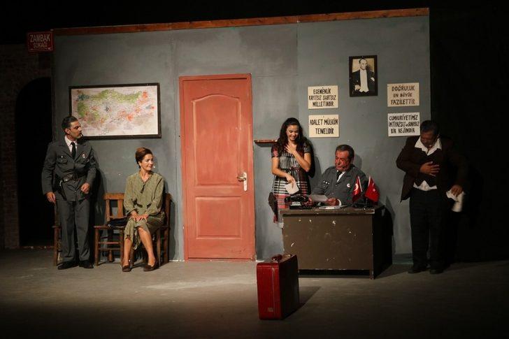 Bodrum Belediyesi Şehir Tiyatrosu, sağlık çalışanları için sahnedeydi G4