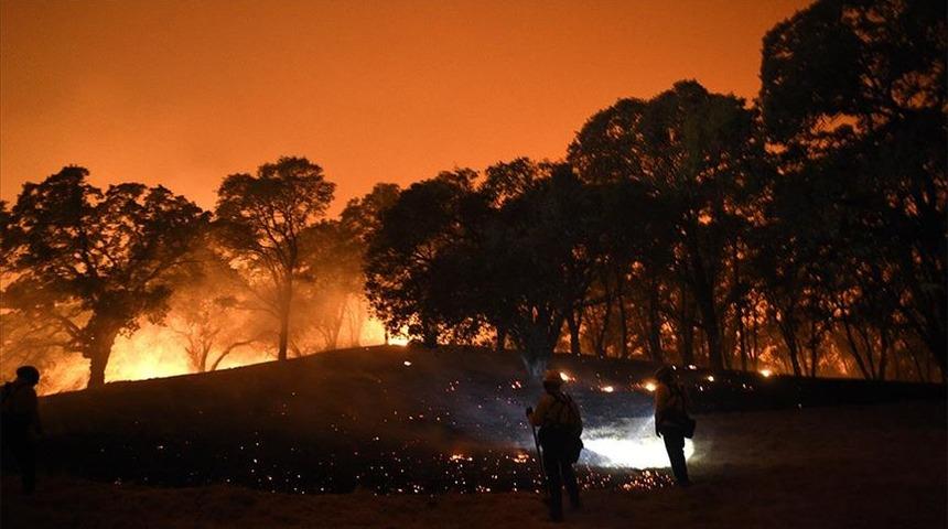 NASA Kaliforniya'daki yangınları Terra uydusuyla görüntüledi!