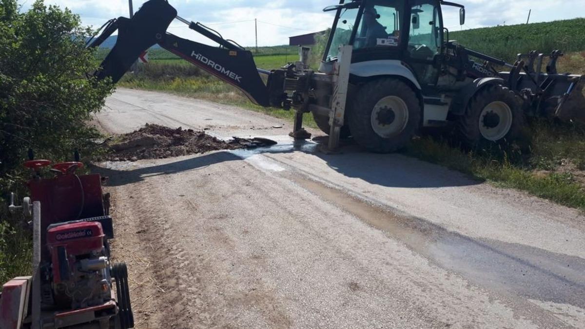 Aslanapa Belediyesi&rsquo;nden yol bakım &ccedil;alışmaları