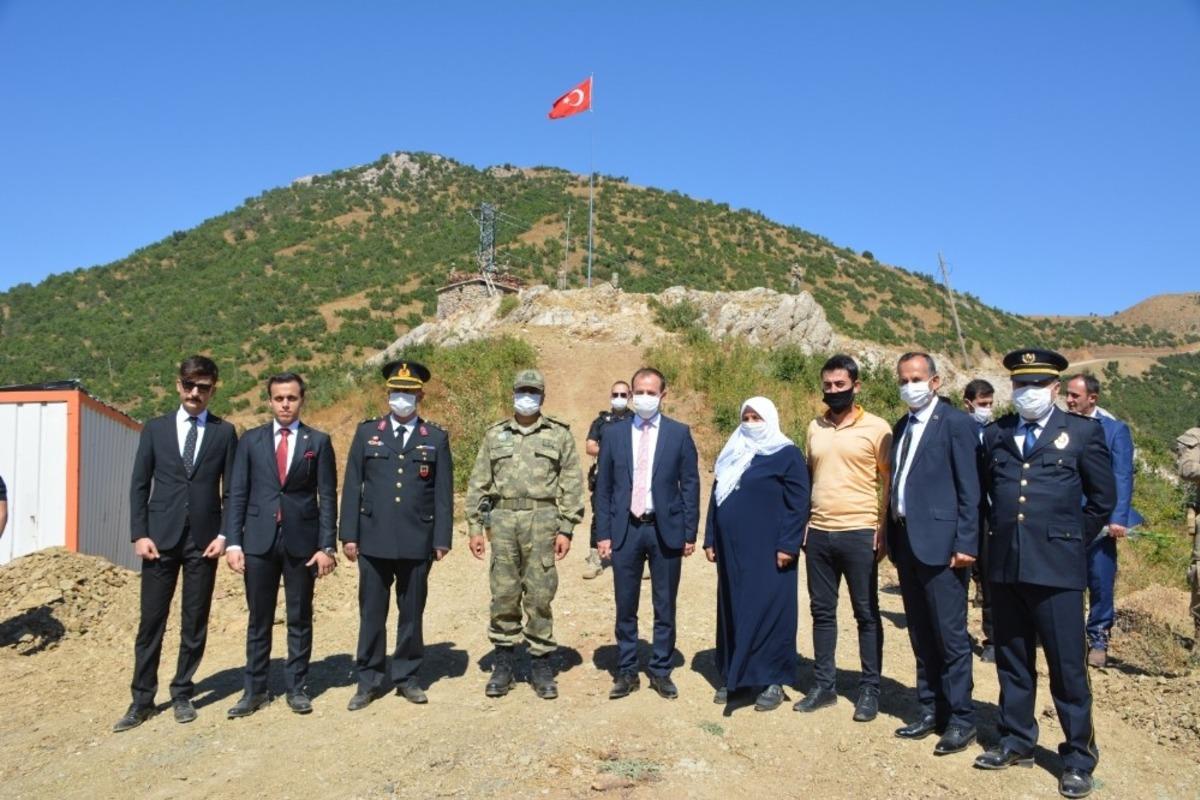 Şemdinli&rsquo;de şehit d&uuml;şen g&uuml;venlik g&uuml;&ccedil;leri anısına anıt yapıldı