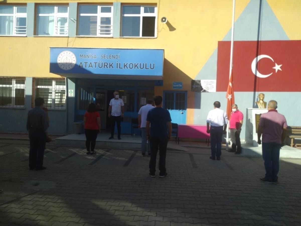 Selendi&rsquo;de uzaktan eğitimli ders zili &ccedil;aldı