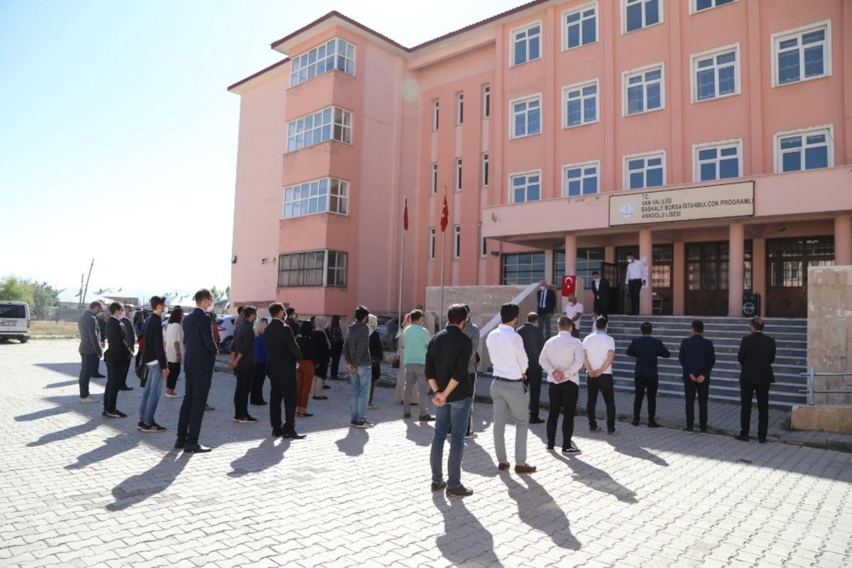Başkale&rsquo;de ilk ders zili &ccedil;aldı