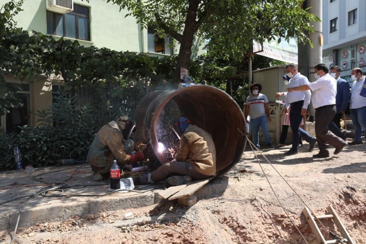 Başkan B&uuml;y&uuml;kakın, &ldquo;Sahadayız, şantiyedeyiz, milletimizle birlikteyiz&rdquo;
