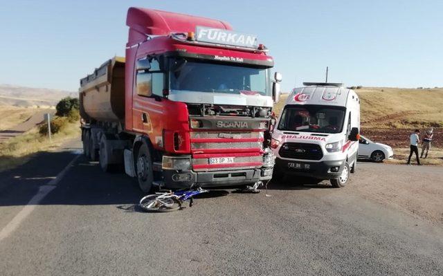 Tırın çarptığı bisikletli çocuk hayatını kaybetti