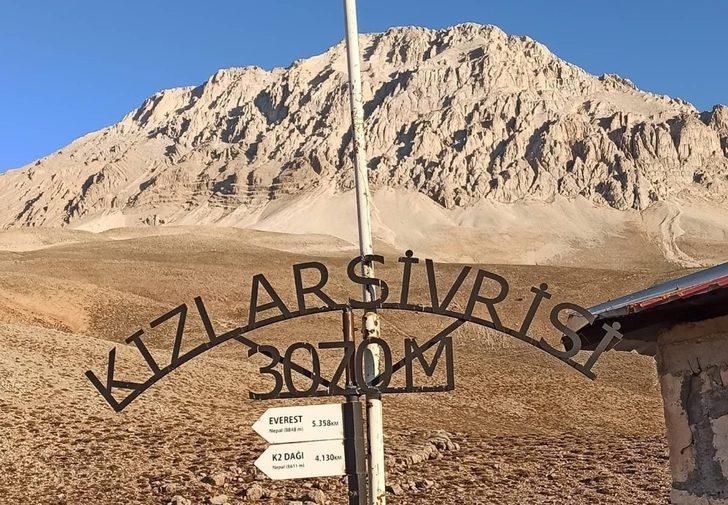 30 Ağustos’u 3 bin 70 metrede kutladılar G3