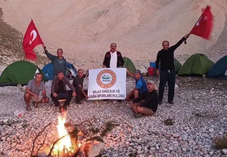 30 Ağustos’u 3 bin 70 metrede kutladılar G4