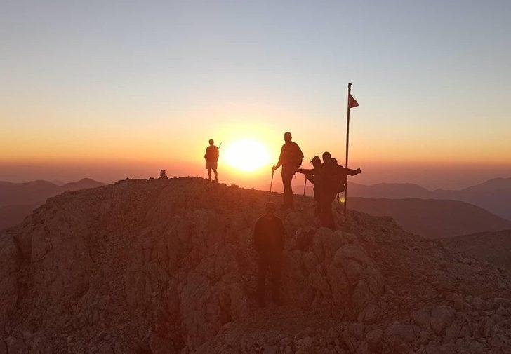 30 Ağustos’u 3 bin 70 metrede kutladılar G5