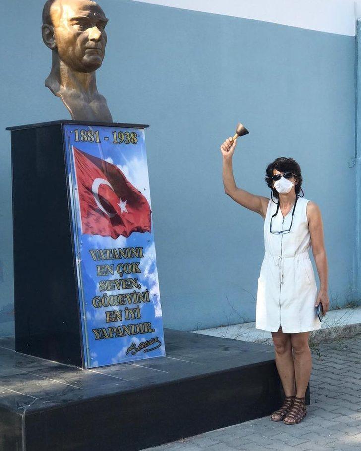 İstiklal Marşı’nı öğretmenler okulda, öğrenciler evlerinde söyledi G3