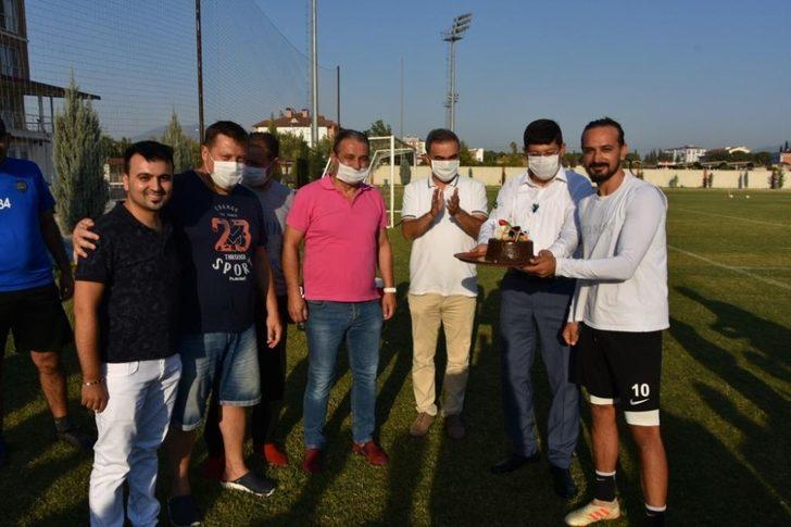Nazilli Belediyespor’da kaptan Zafer’e doğum günü sürprizi G1