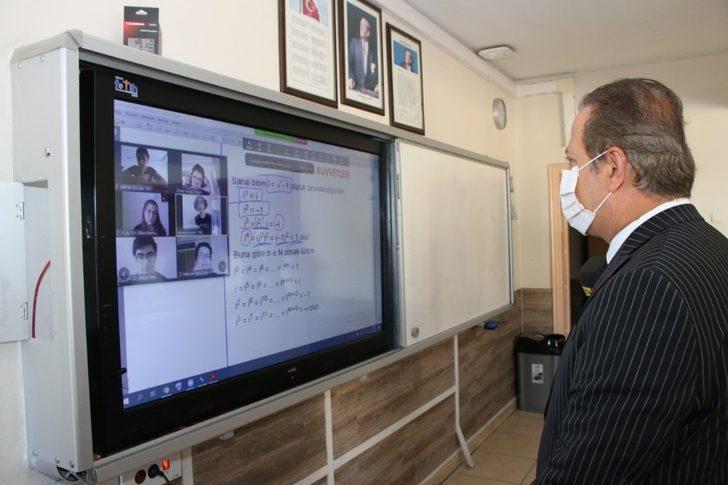 İlk ders zilini Milli Eğitim Müdürü Celalettin Ekinci çaldı G3