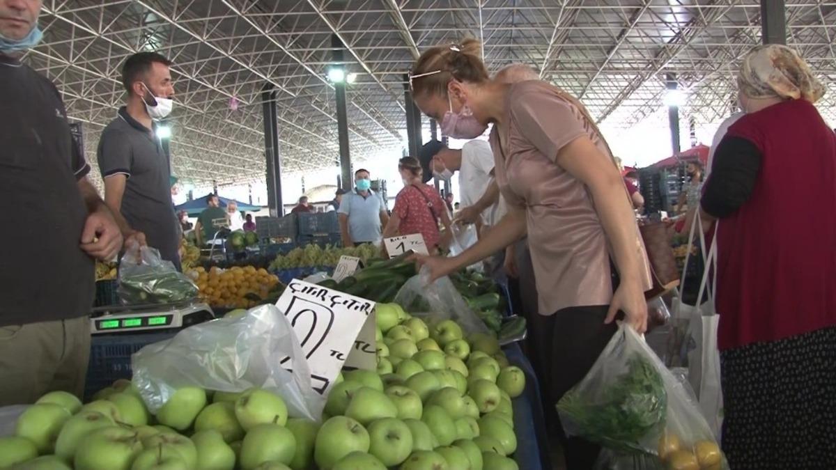 Semt pazarında fiyatlar satıcı i&ccedil;in uygun, vatandaş i&ccedil;in pahalı