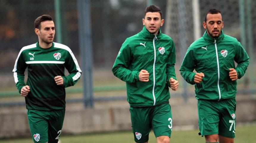 Bursaspor'da Onur Atasayar sözleşmesini feshetti