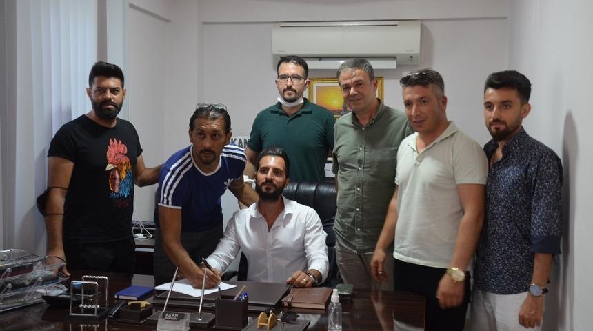 Yenihisarspor antrenörünü tanıttı