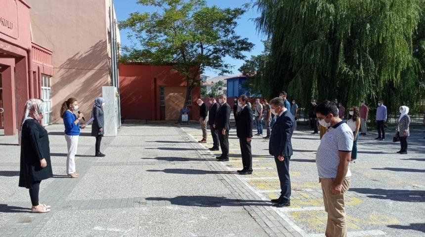 Van’da uzaktan eğitimin ilk ders zili çaldı