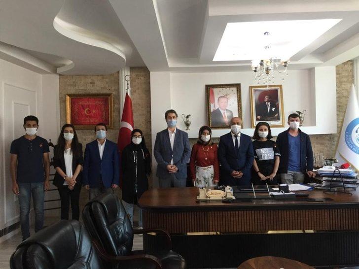 Başkan Ensari başarılı öğrencileri altınla ödüllendirdi G1