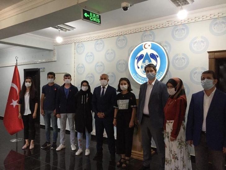 Başkan Ensari başarılı öğrencileri altınla ödüllendirdi G3