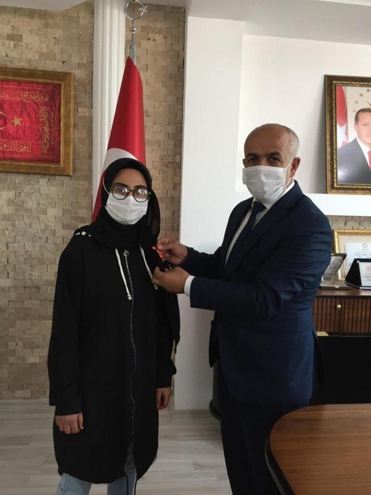 Başkan Ensari başarılı öğrencileri altınla ödüllendirdi G5