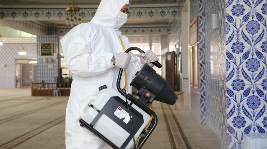 Gölbaşı Belediyesi camilerdeki temizlik çalışmalarına devam ediyor