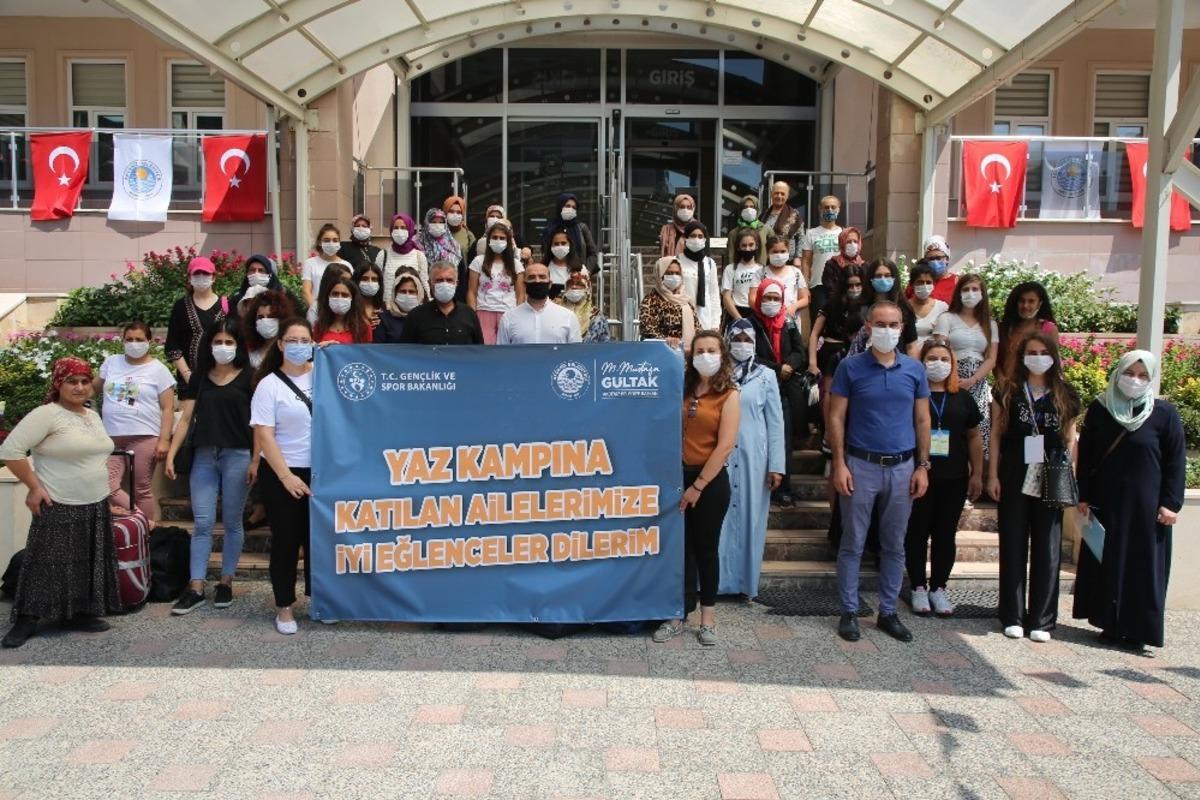 Akdeniz Belediyesi, şehit ailelerini yaz kampına g&ouml;nderdi